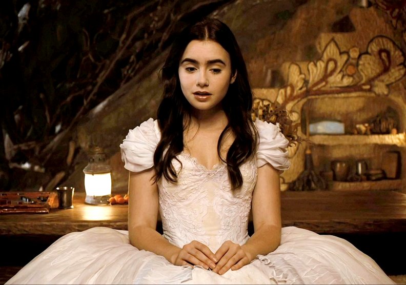 lily_collins_as_snow_white.jpg