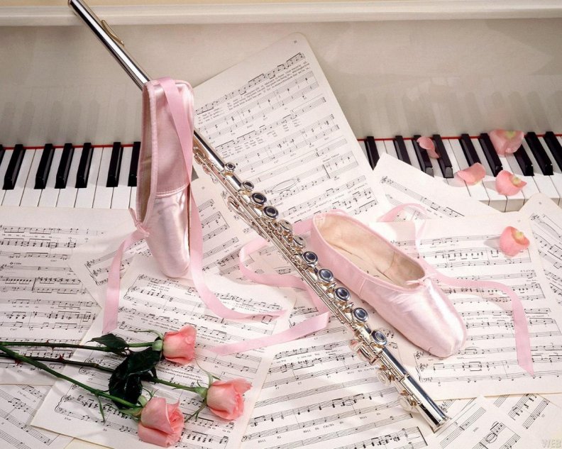 DANCE &amp; MUSIC IN PINK