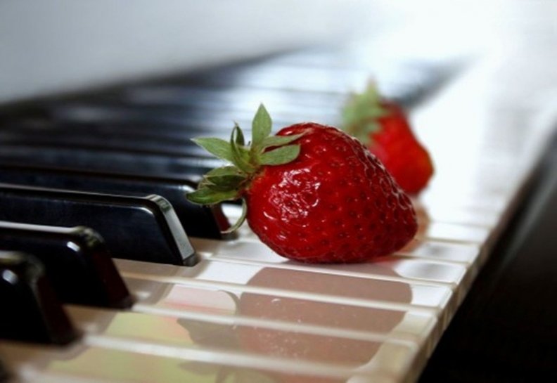 strawberry_on_the_piano.jpg