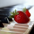 *** Strawberry on the piano ***