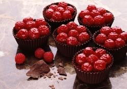 *** Chocolate cupcakes with raspberries ***