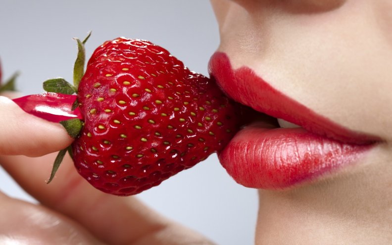 strawberry_in_my_mouth.jpg