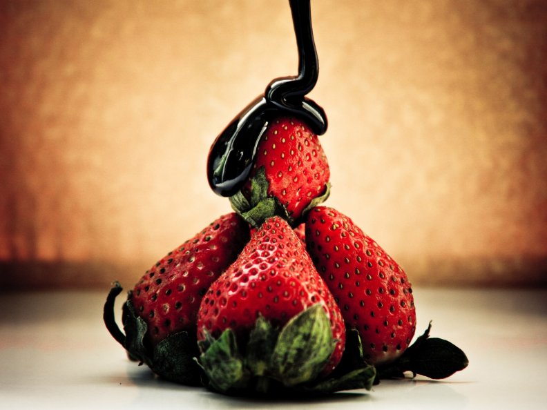 strawberries_and_chocolate.jpg