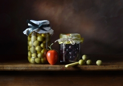 *** Delicious olives in jars ***