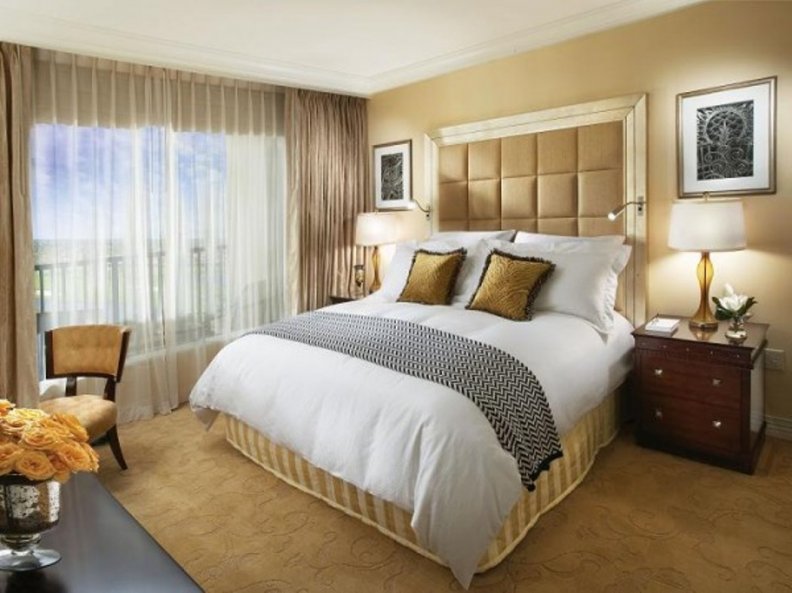 luxurious_bedroom.jpg