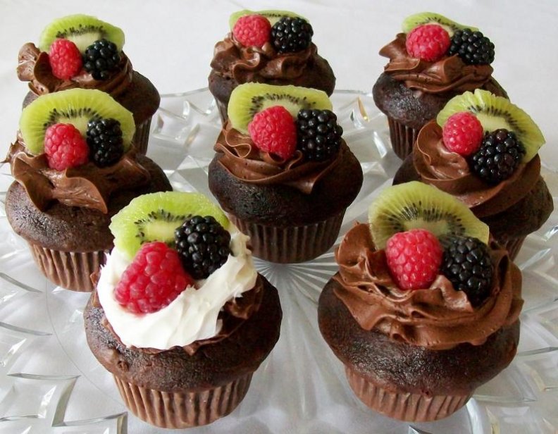 cupcakes_with_fruits_for_all_my_friends_on_dn.jpg