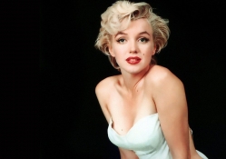 Poppy Montgomery as Marilyn Monroe