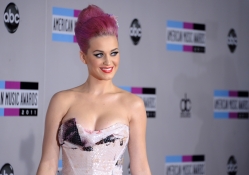 Katy_Perry_American_Music_Awards_2011