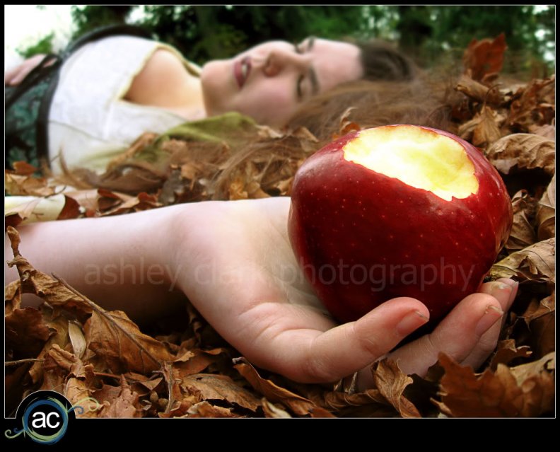 snow_white_ate_the_apple.jpg