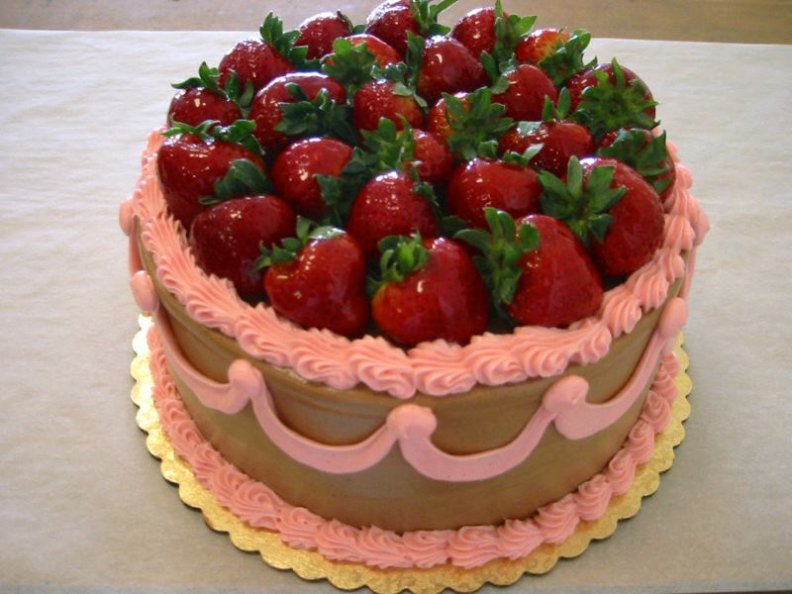 fresh_strawberry_cake.jpg