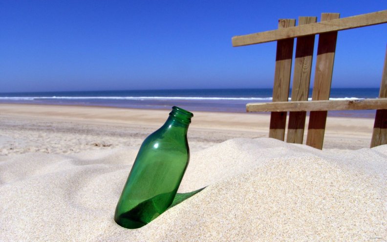bottle_in_beach.jpg