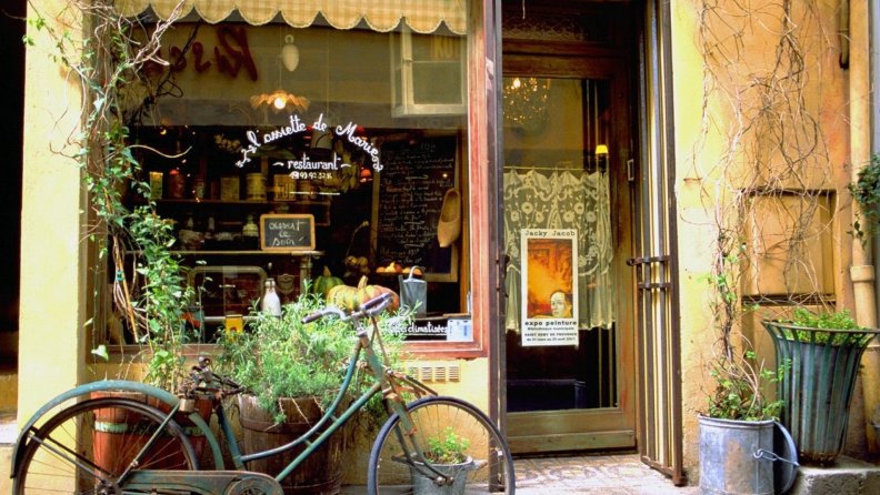 bicycle_in_front_of_a_french_restaurant.jpg