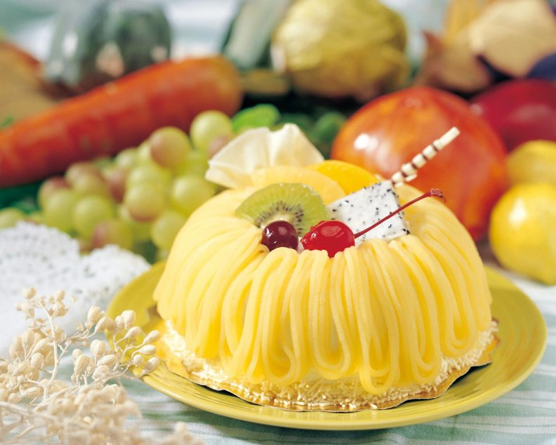 yellow fruit cake